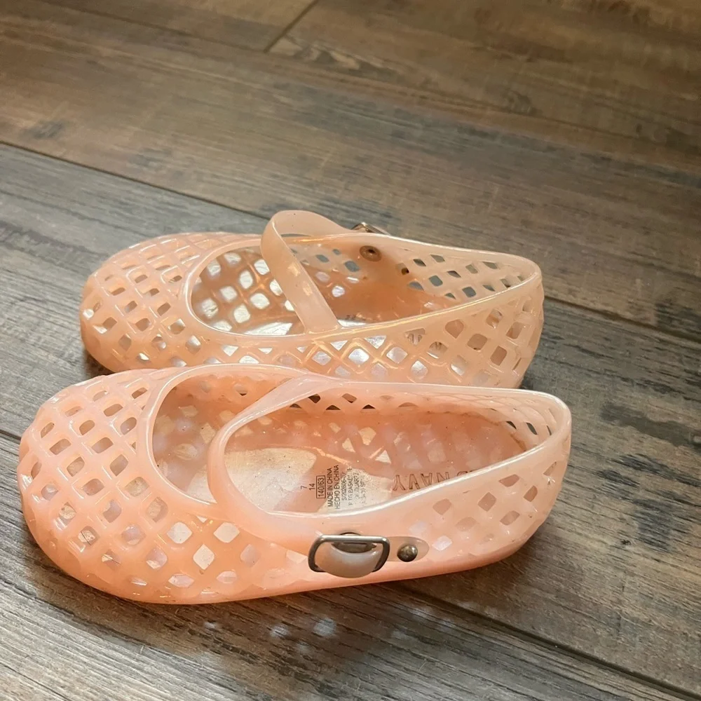 Old Navy Cream Water Shoes with Perforated Design